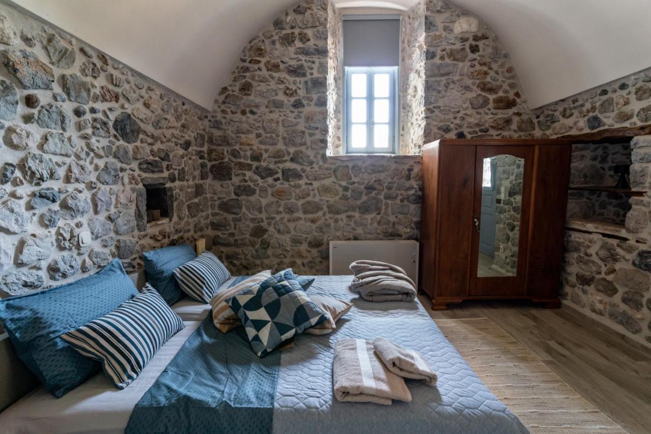 Englezena'S Guesthouse Leonídion Zewnętrze zdjęcie